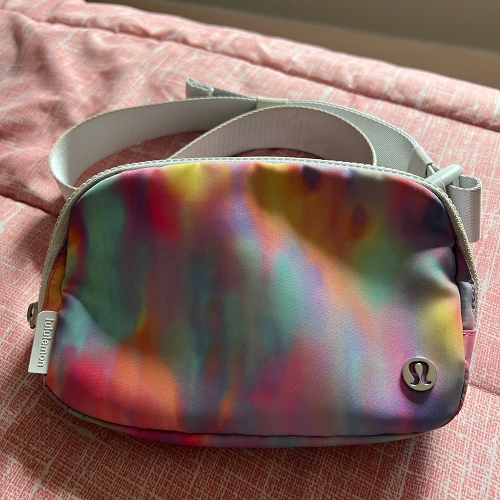 Lululemon Athletica Red and Pink Crossbody Bag with Modern Design